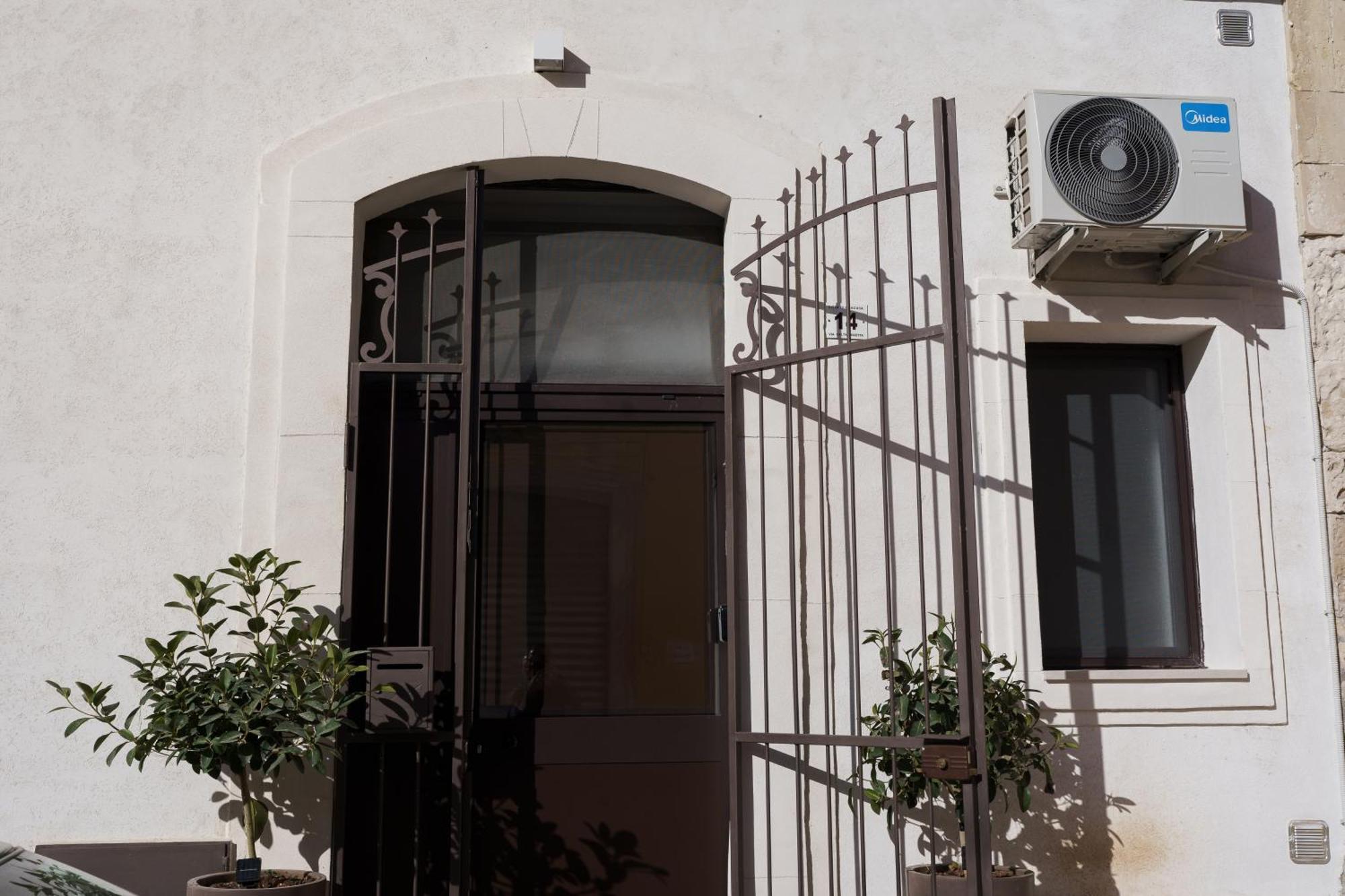 Apartment House Aury Syracuse
